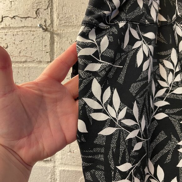 AVE Leisure Plus Size 22/24 Black & White Leaf Print Skort - Picture 6 of 12